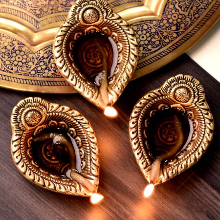 3 Pieces Intricate Leaf Shaped Diwali Decoration Diya